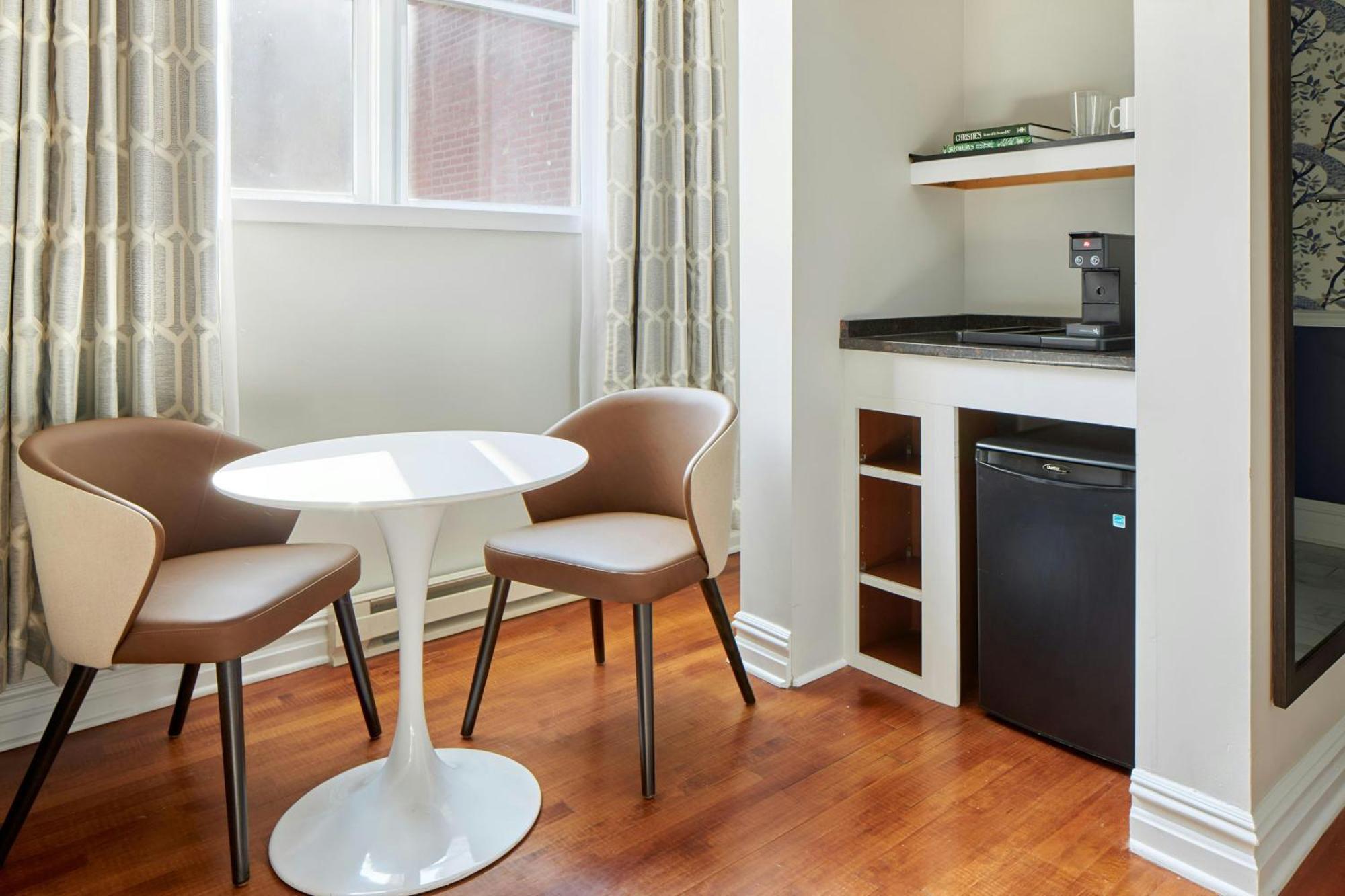 The Arco Midtown Village, Sonder 3*